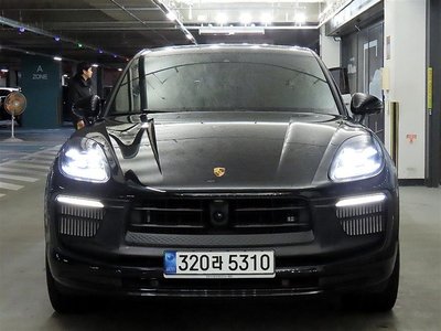 PORSCHE MACAN - 4