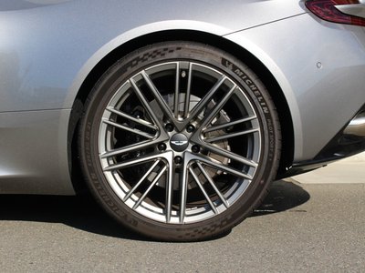 ASTON MARTIN DB12 - 6