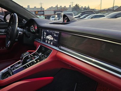 PORSCHE PANAMERA - 9