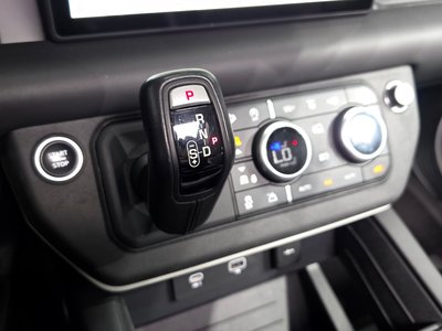 LAND ROVER DEFENDER - 9