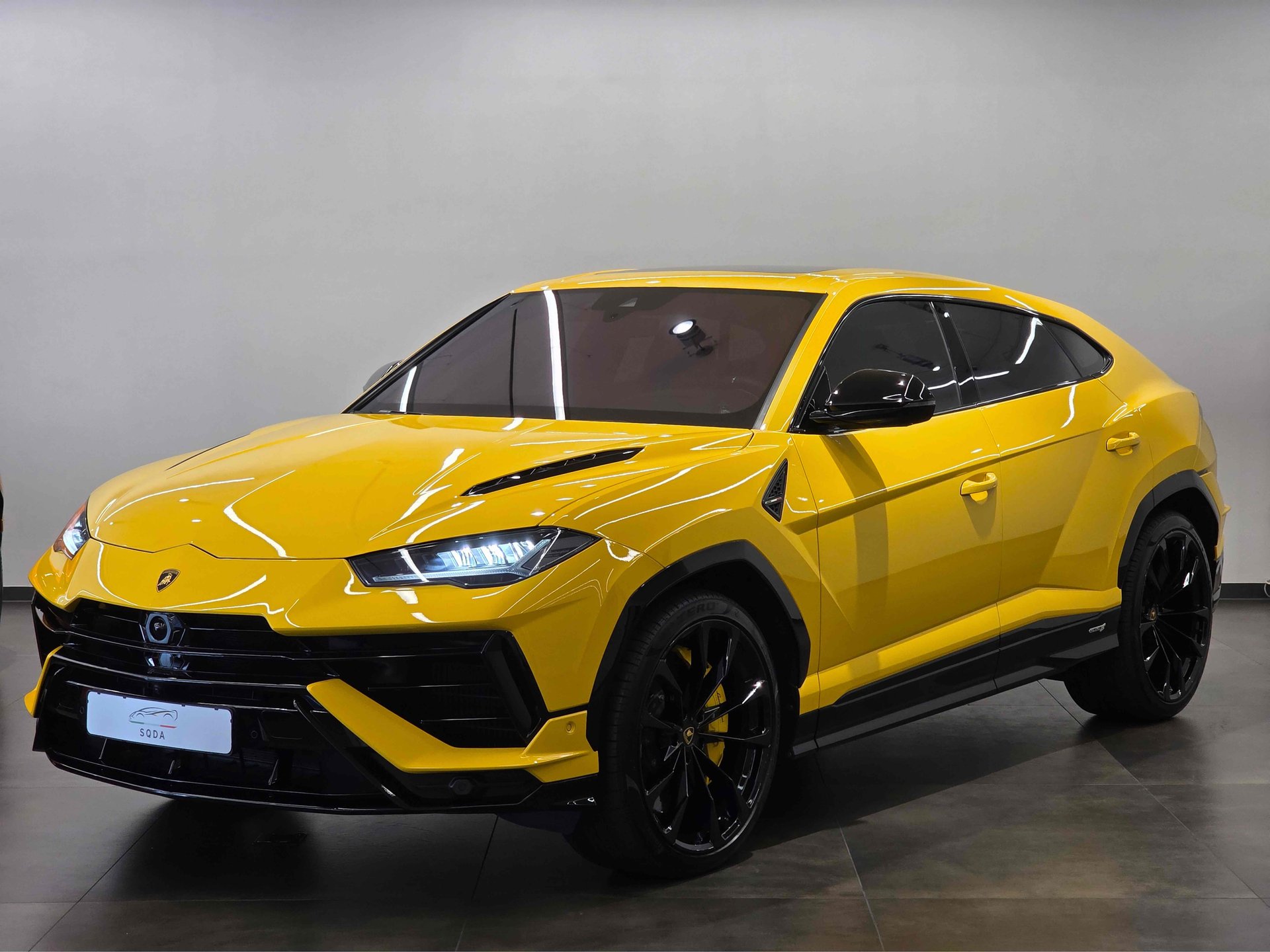 LAMBORGHINI URUS - View 1