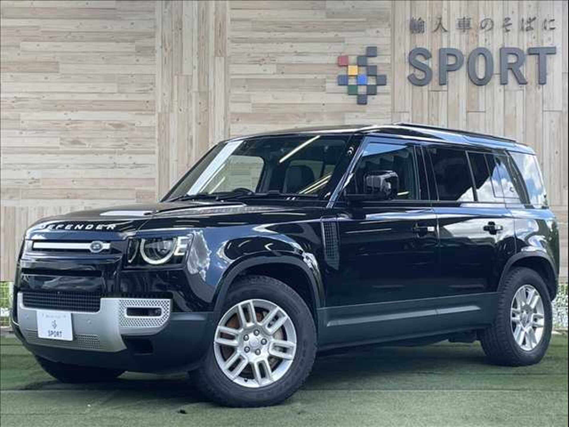 LAND ROVER DEFENDER - View 1