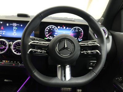MERCEDES-BENZ GLA - 7