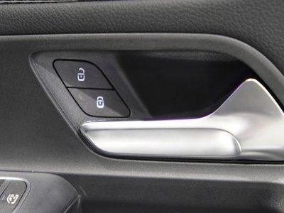 2025 Mercedes-BENZ GLA — миниатюра 25