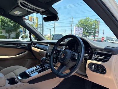 صورة 9 لـ 2023 Porsche MACAN