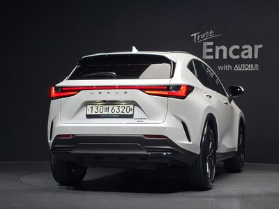 صورة 4 لـ 2022 Lexus NX