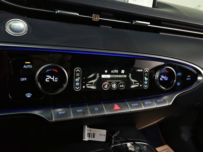 2023 Genesis GV70 — миниатюра 17