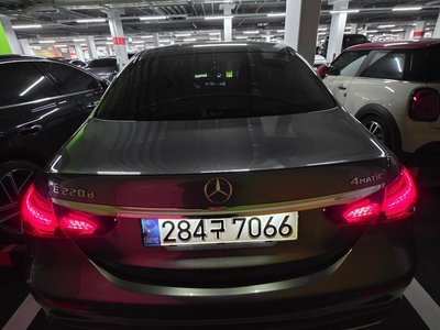 MERCEDES-BENZ E-CLASS - 2