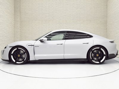 صورة 6 لـ 2023 Porsche TAYCAN