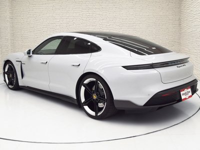 صورة 2 لـ 2023 Porsche TAYCAN