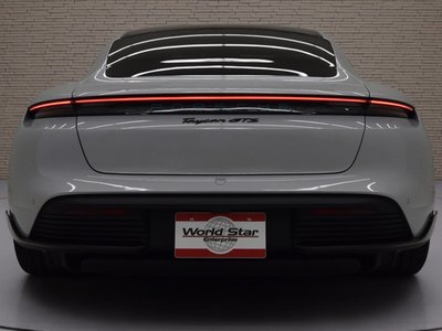 صورة 8 لـ 2023 Porsche TAYCAN