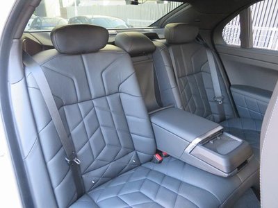 صورة 8 لـ 2025 BMW 7 SERIES
