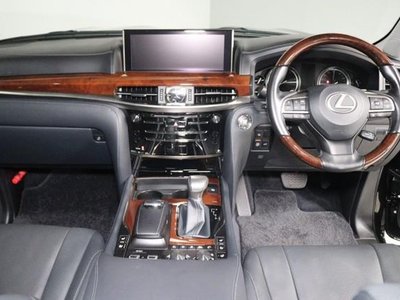 2018 Lexus LX — фото 2