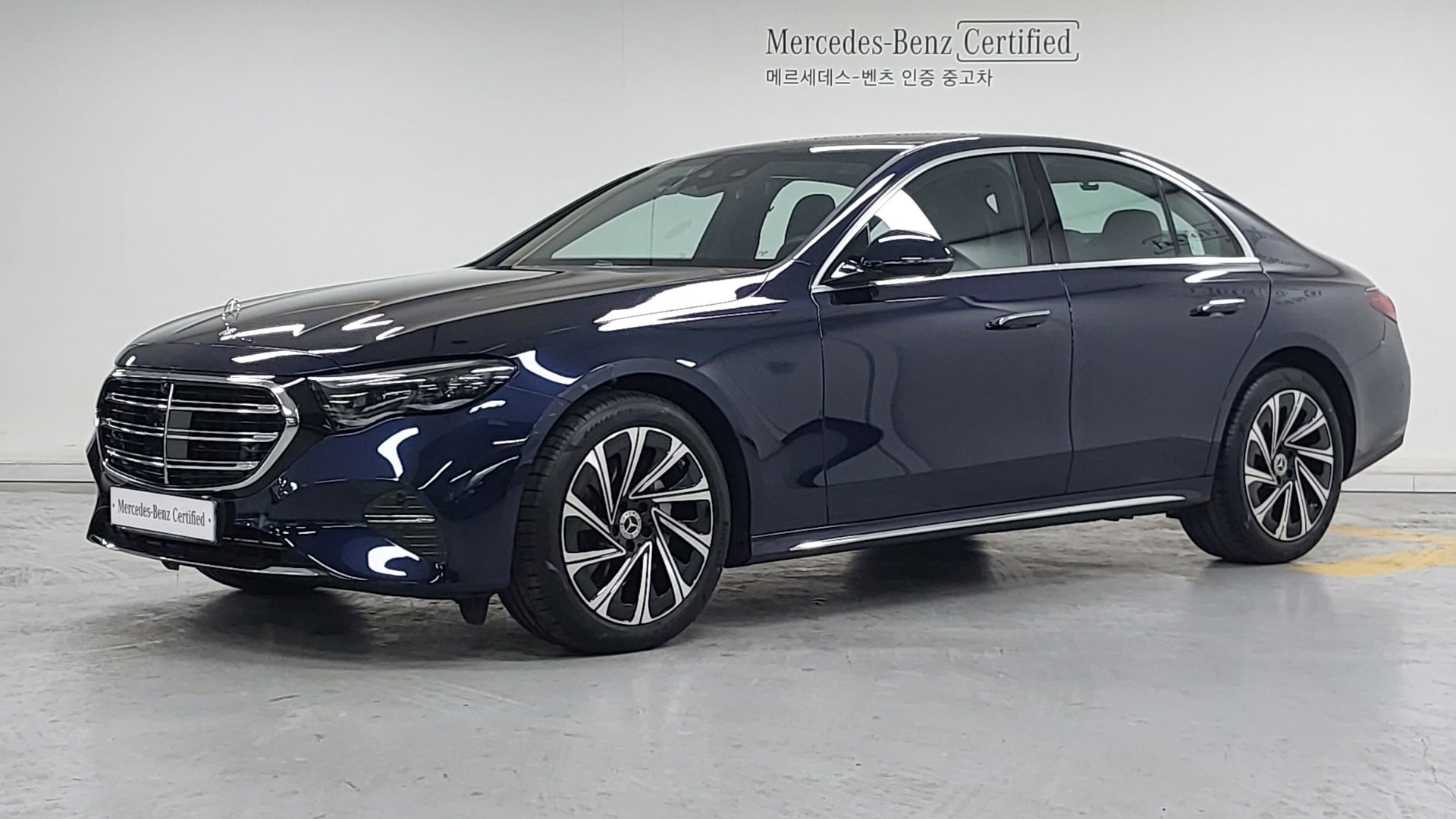 MERCEDES-BENZ E-CLASS - View 1