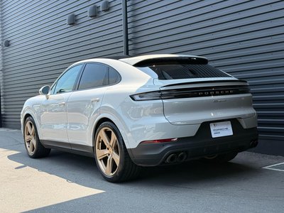 صورة 10 لـ 2023 Porsche CAYENNE