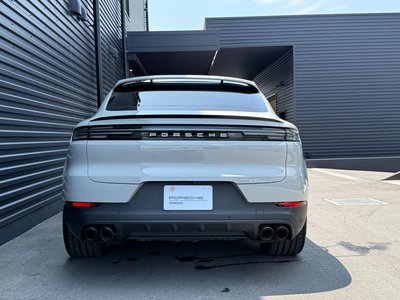 صورة 9 لـ 2023 Porsche CAYENNE