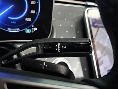 MERCEDES-BENZ EQE - 9