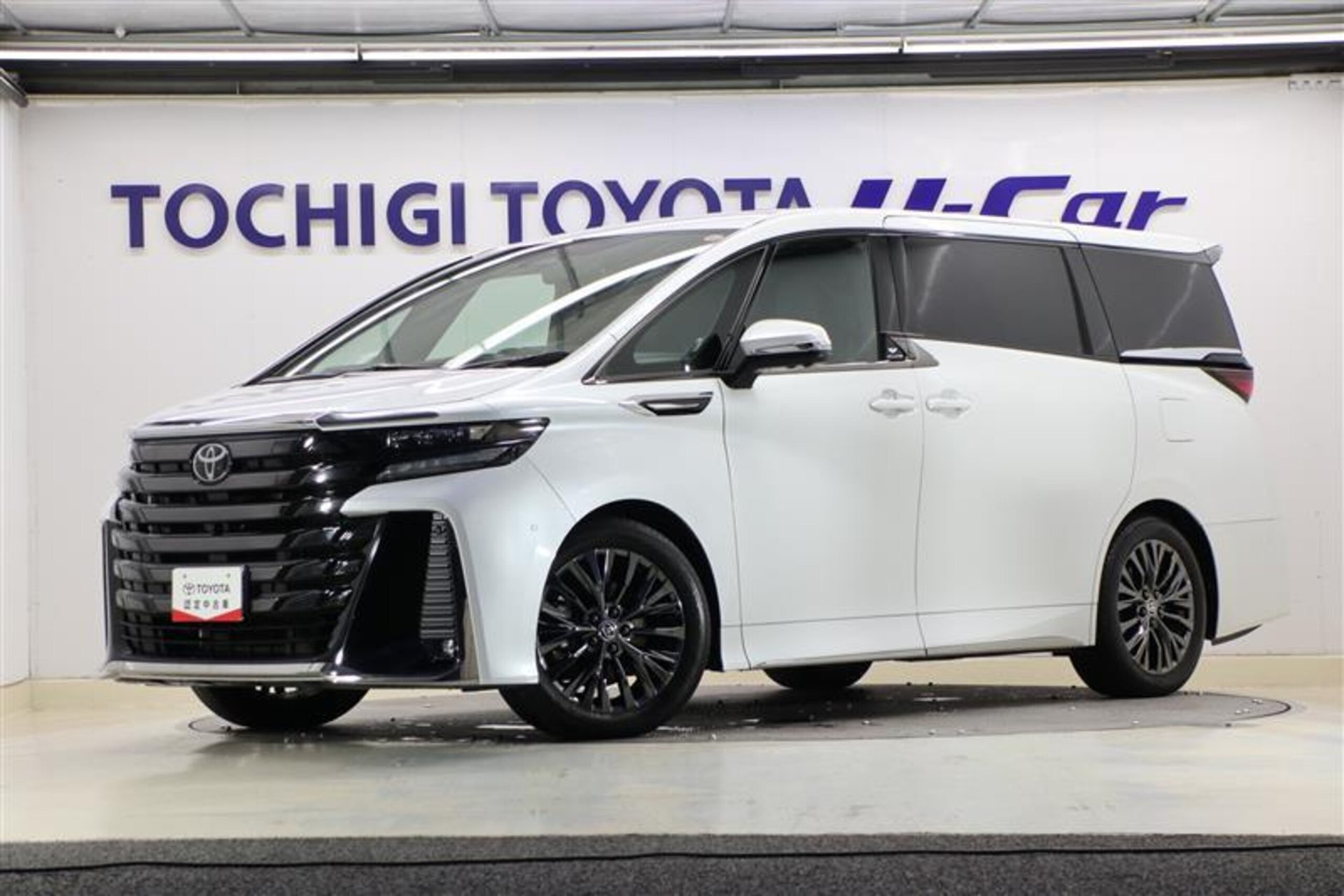 TOYOTA VELLFIRE - View 1