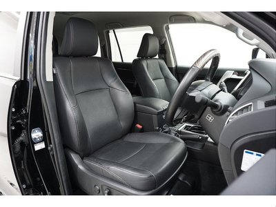 TOYOTA LAND CRUISER PRADO - 7