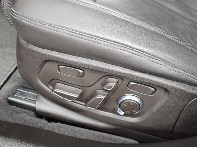 صورة مصغرة 31 لـ 2019 Genesis G90