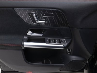 MERCEDES-BENZ GLA - 10