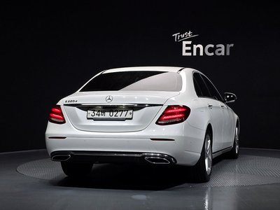 MERCEDES-BENZ E-CLASS - 4