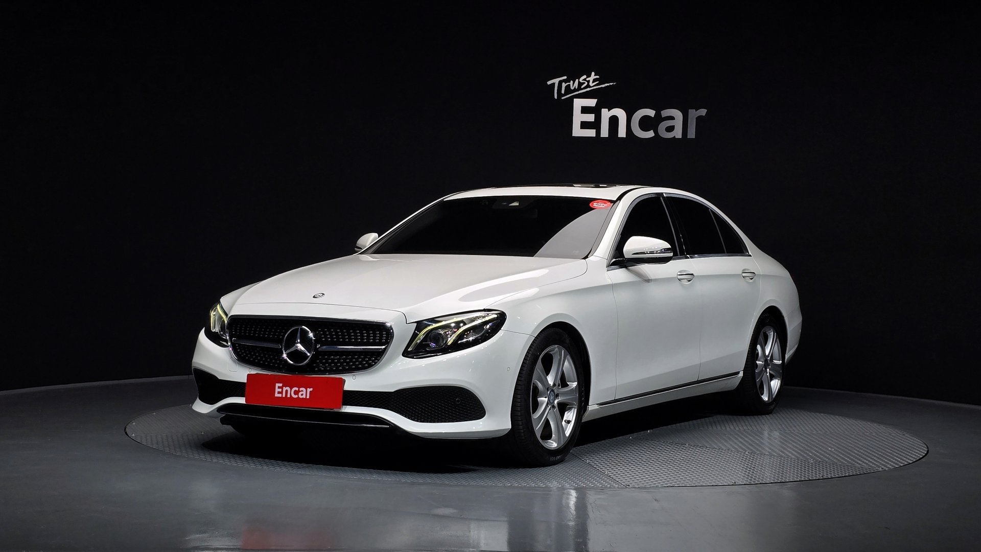 MERCEDES-BENZ E-CLASS - View 1