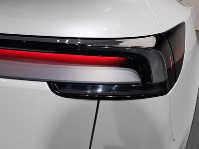 2025 Tesla MODEL Y — фото 10