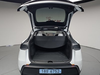2025 Tesla MODEL Y — миниатюра 26