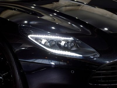 2020 Aston Martin DB11 — фото 16