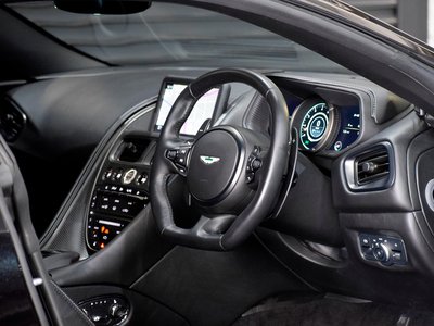 2020 Aston Martin DB11 — фото 3