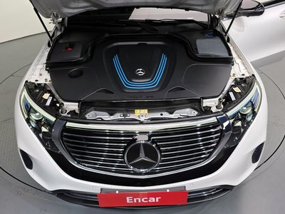 MERCEDES-BENZ EQC - 7