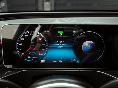 MERCEDES-BENZ EQC - 8