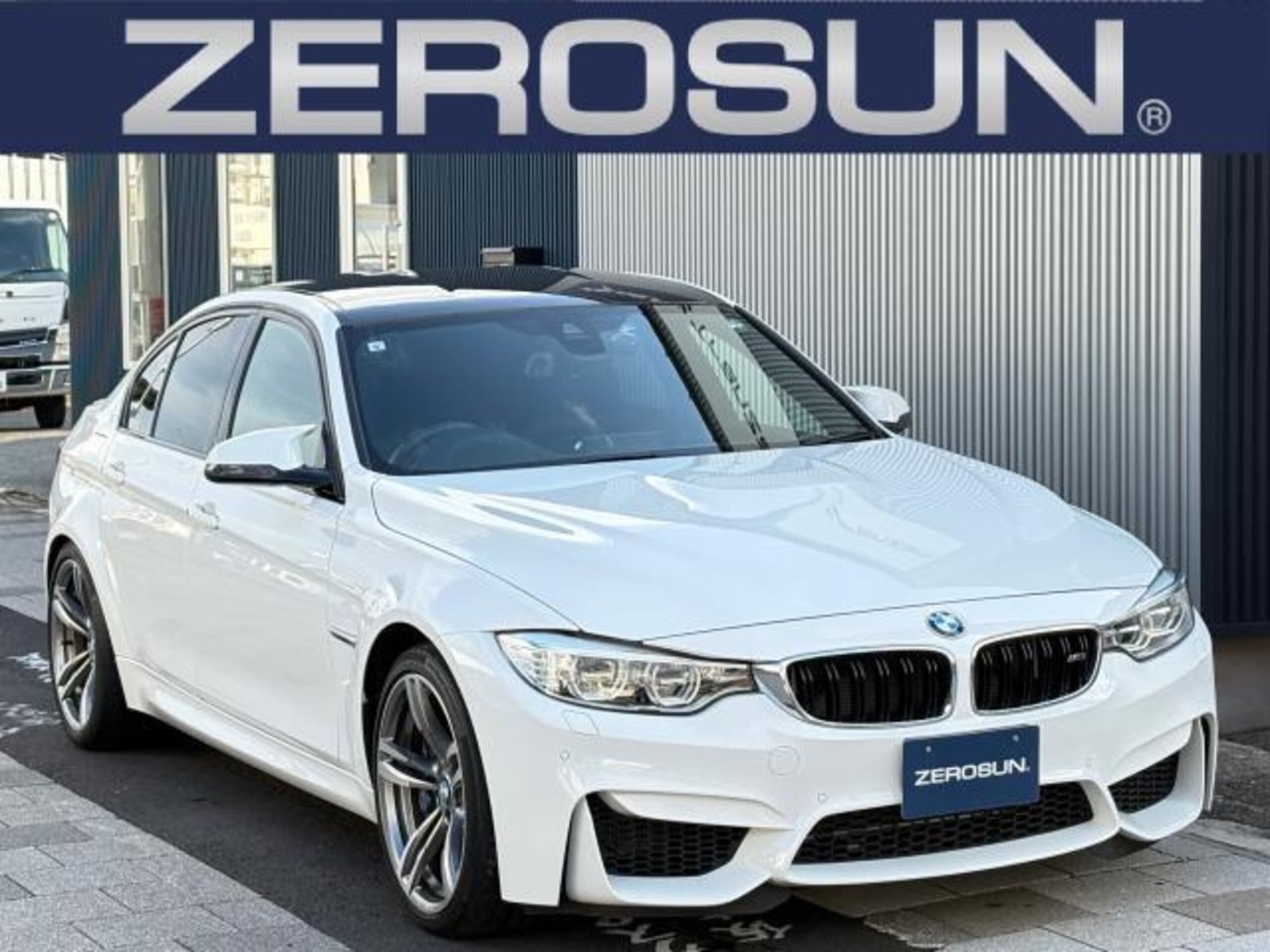 BMW M3 SEDAN - View 1