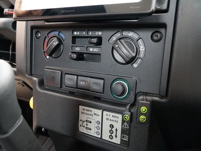 2016 LAND Rover DEFENDER — миниатюра 17