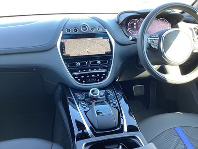 ASTON MARTIN DBX - 10