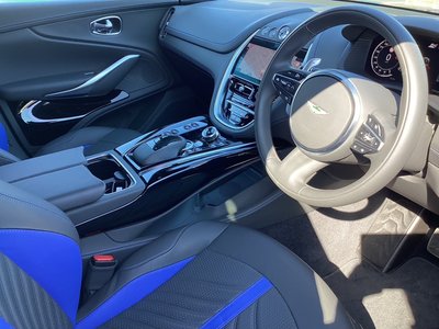 ASTON MARTIN DBX - 9