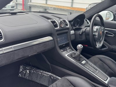 PORSCHE CAYMAN GTS - 5