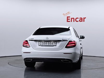 MERCEDES-BENZ E-CLASS - 4