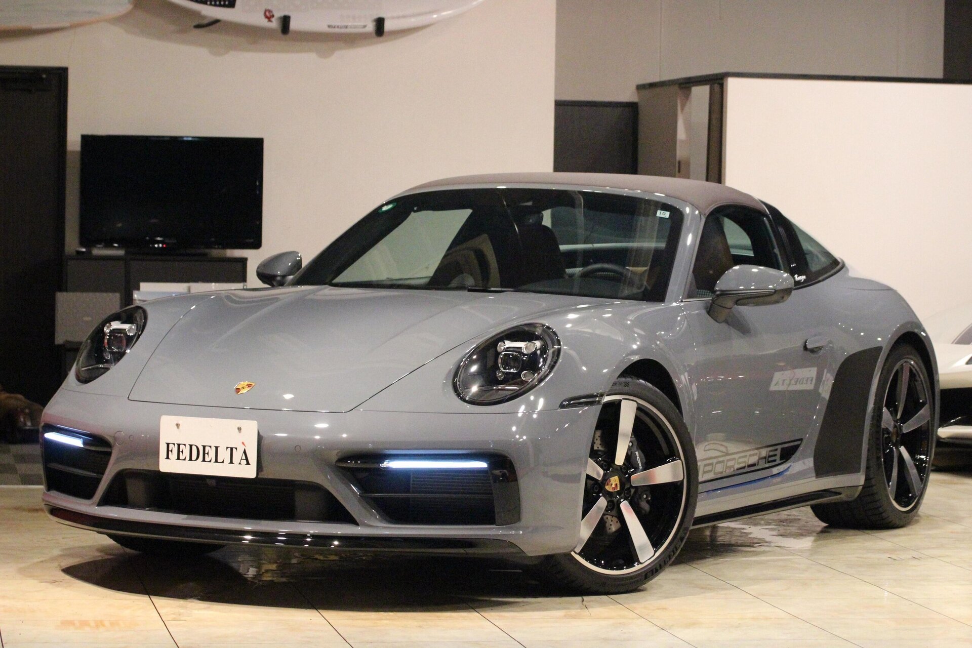 PORSCHE 911 - View 1