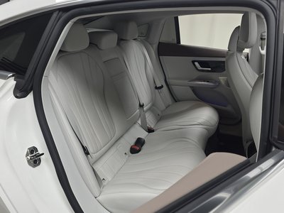 2023 Mercedes-BENZ EQE — миниатюра 18