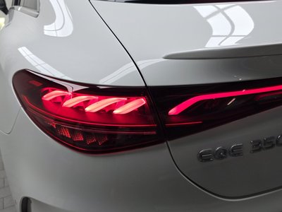 MERCEDES-BENZ EQE - 10