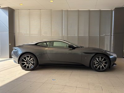 ASTON MARTIN DB11 - 5