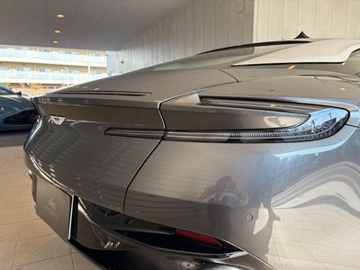 ASTON MARTIN DB11 - 8
