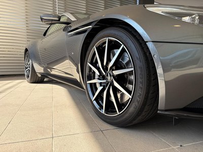 ASTON MARTIN DB11 - 10