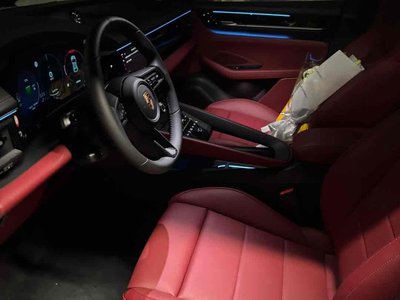 PORSCHE MACAN - 5