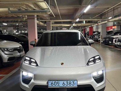 PORSCHE MACAN - 4