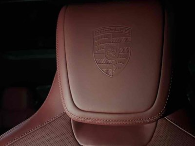 PORSCHE MACAN - 9