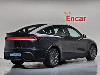 TESLA MODEL Y - 4