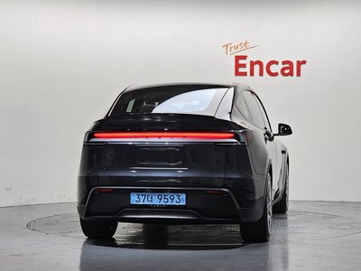 TESLA MODEL Y - 3